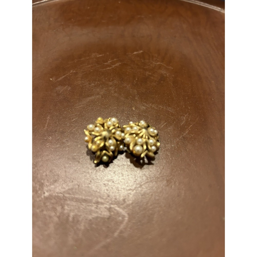 Vintage Jewelry Signed LISNER‎ Clip On Earrings Gold Tone Beaded